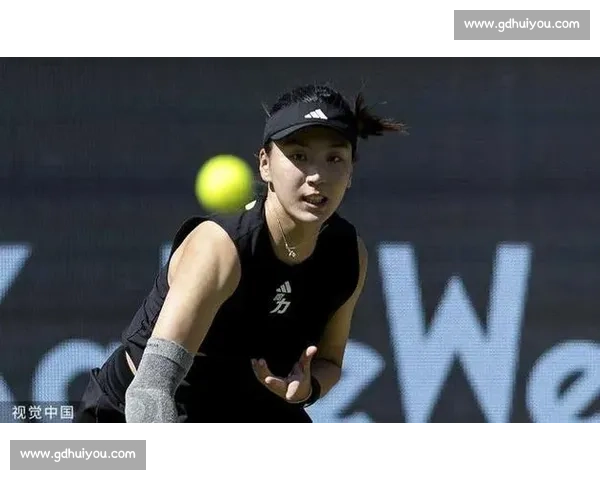 王欣瑜柏林站爆冷掀翻 17 号种子 首盘 6-3 强势破发卡萨金娜