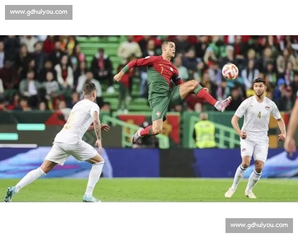 逆天吊射!她懵圈了:这球怎么进的? 逆天吊射!她懵圈了:这球怎么进的?